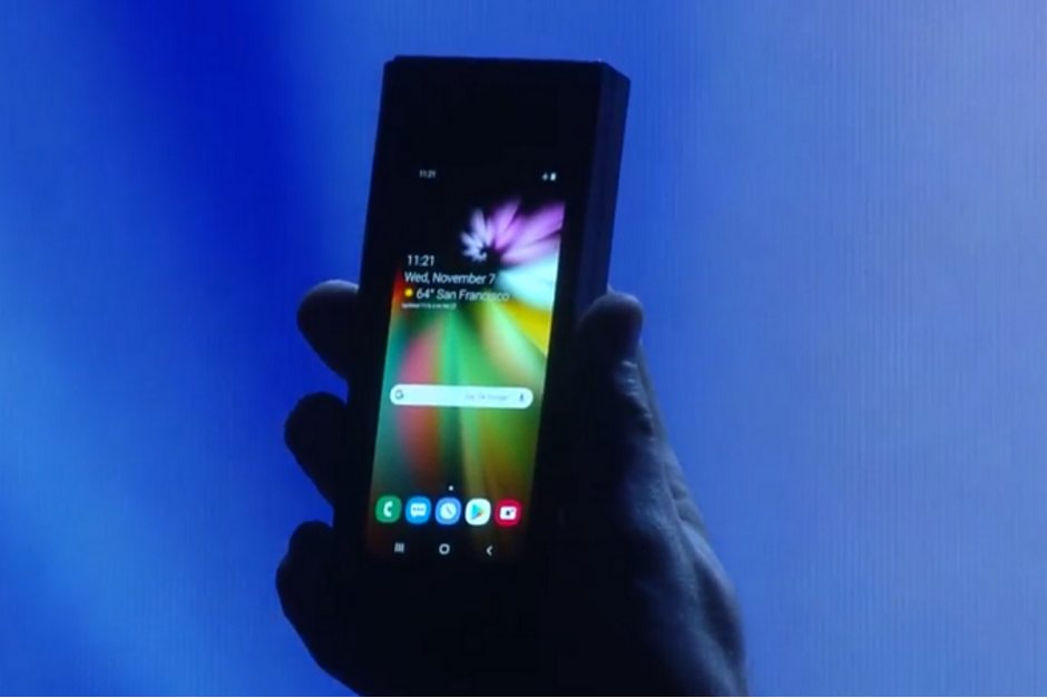 Samsung-shows-that-the-foldable-form-factor-is-more-than-a-gimmick samsung-infinity-flex-display