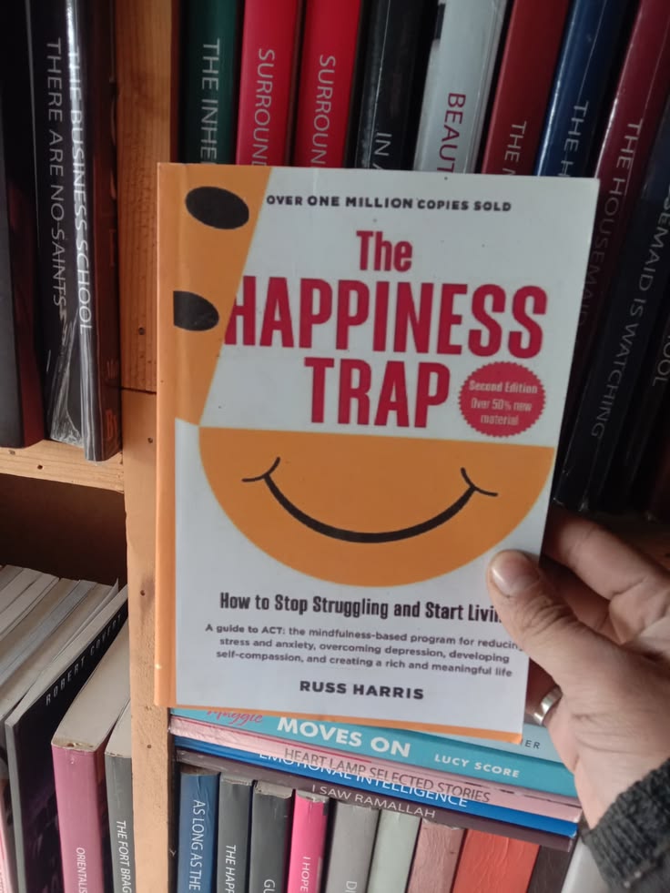 کتاب The Happiness Trap (تله شادمانی) | راس هریس