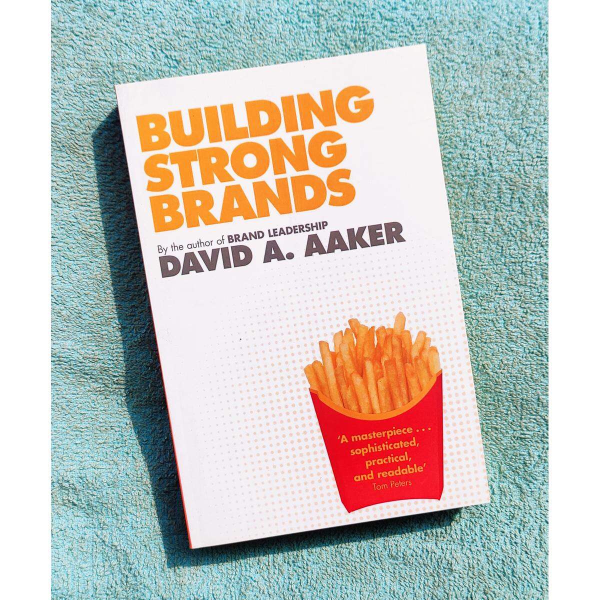 کتاب Building Strong Brands (ساخت برندهای قدرتمند) نسخه انگلیسی PDF | دیوید آکر